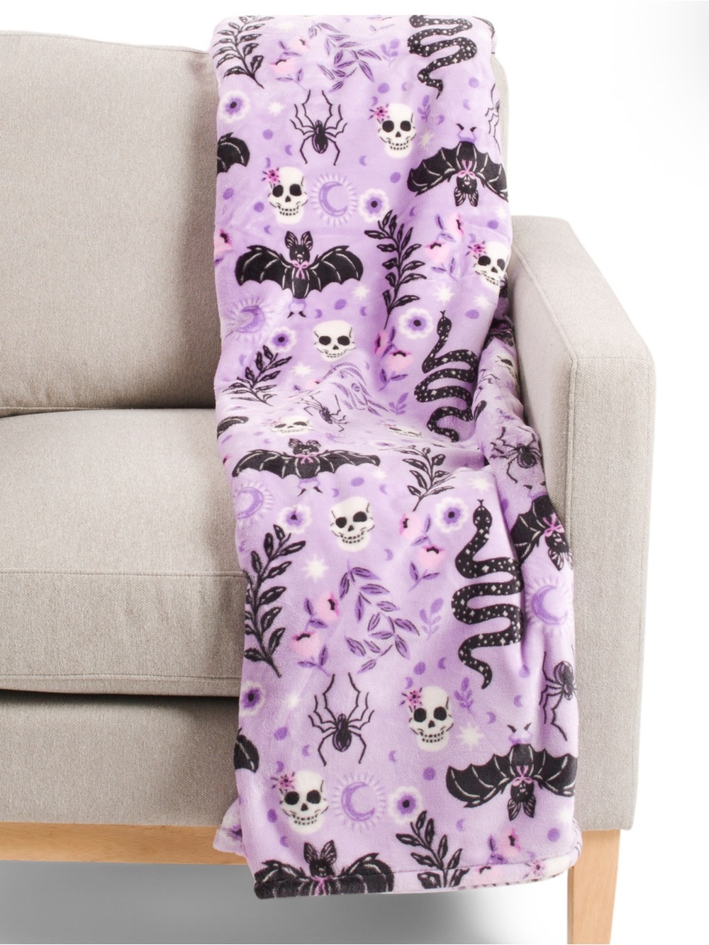 ENVOGUE Mystical Bat With Bow Throw-60” x 70”